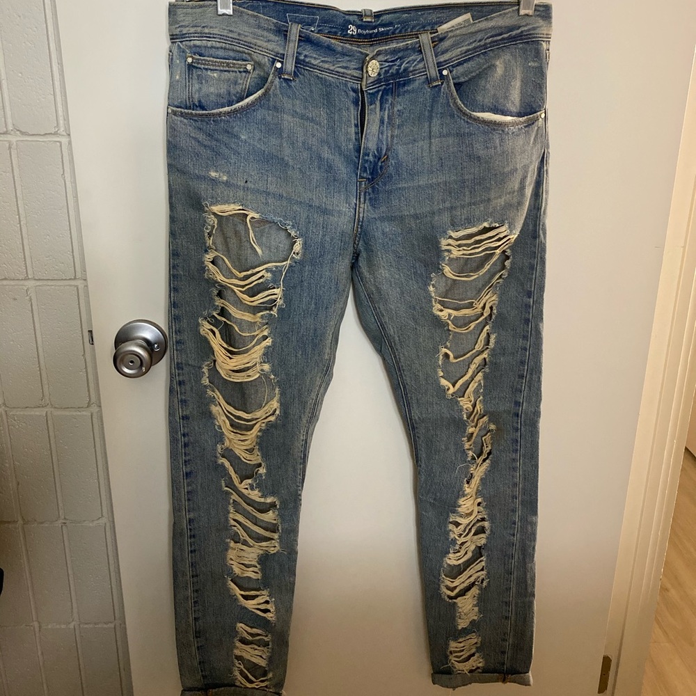 Levi 29 Boyfriend Skinny ripped jeans